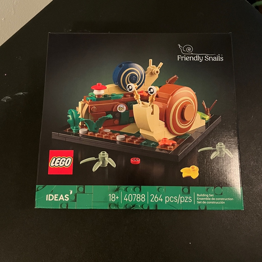 LEGO Ideas Friendly Snails Set - Blue, Brown, Tan